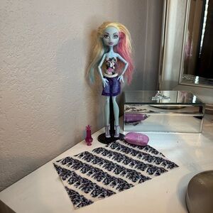 Monster High Skull Shores Abbey Bominable doll